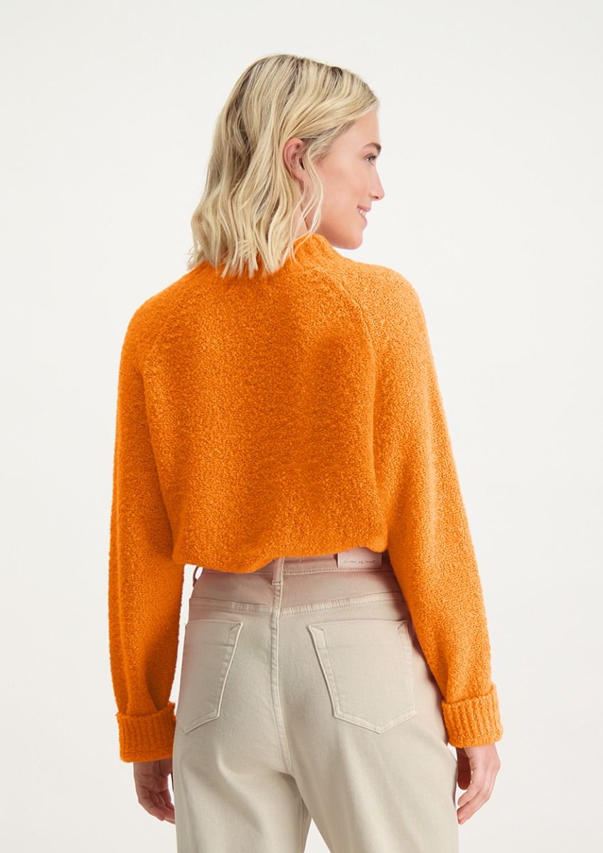 fw22-sylvie-knit_carrot-muffin_backa
